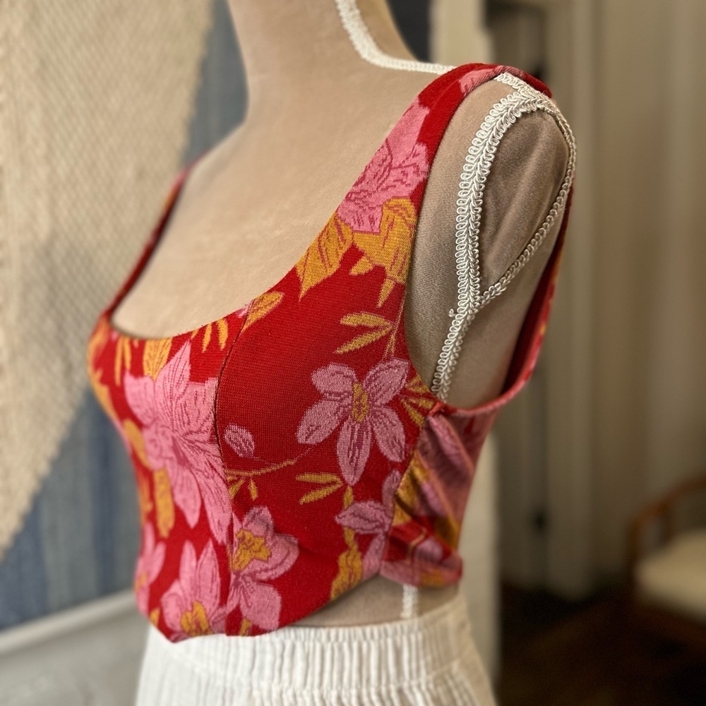 Zara Red Tapestry Floral Cropped Tank Top - Picture 7 of 9